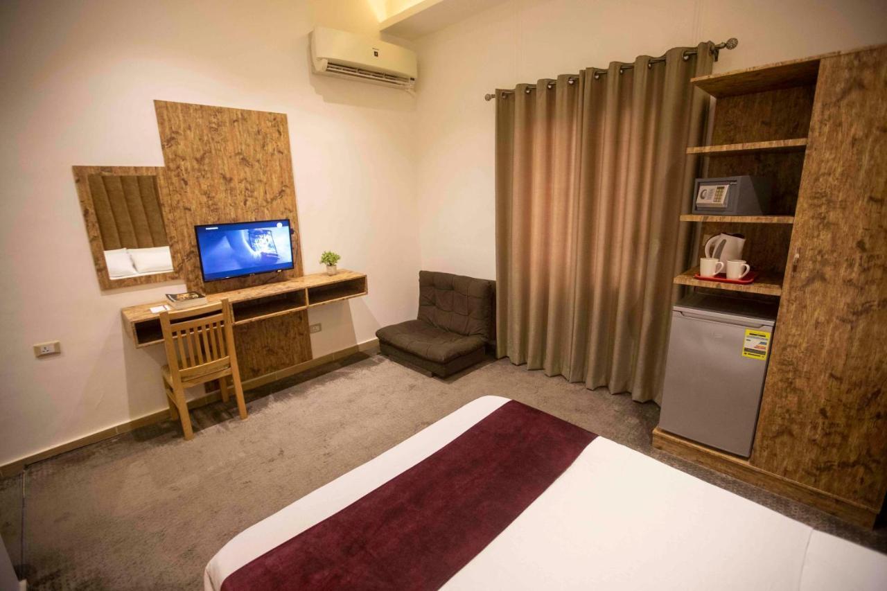 Valencia Ap Cairo Hotel Esterno foto
